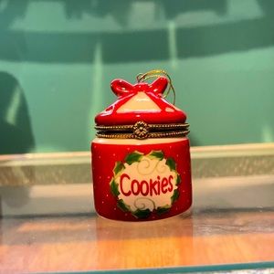 Vintage porcelain ornament🍪